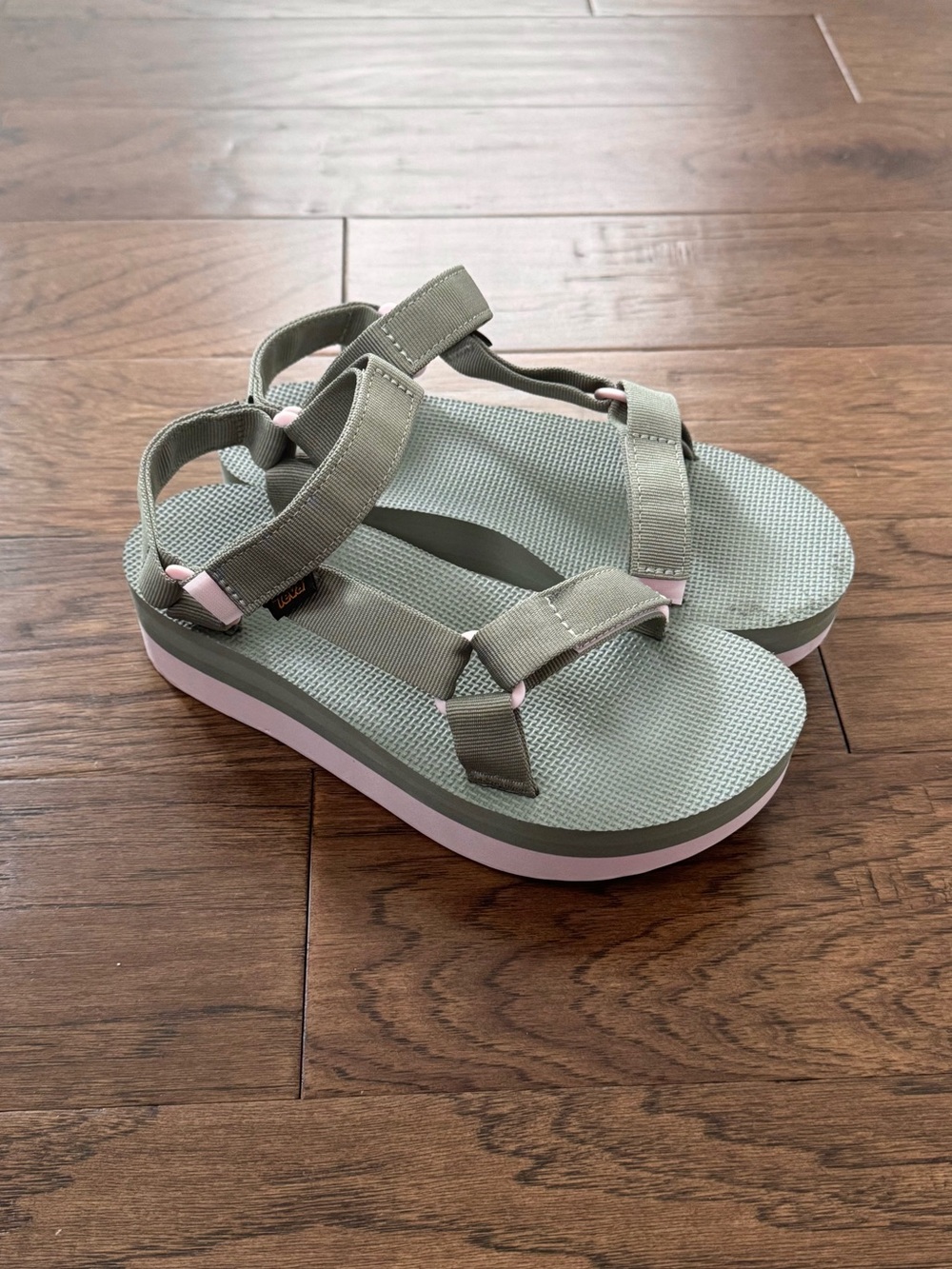 GUC Teva Flatform Sandals in Olive Green Whisper Pink Women’s Size 8